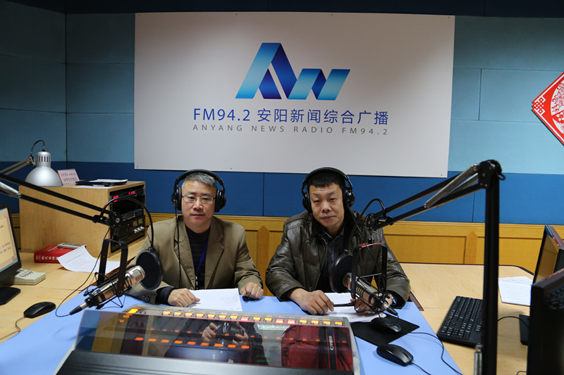 益和熱力公司董事長(cháng)、總經(jīng)理楊永峰在我市網(wǎng)上市民之家與廣大用戶(hù)群眾及網(wǎng)友進(jìn)行了在線(xiàn)交流溝通
